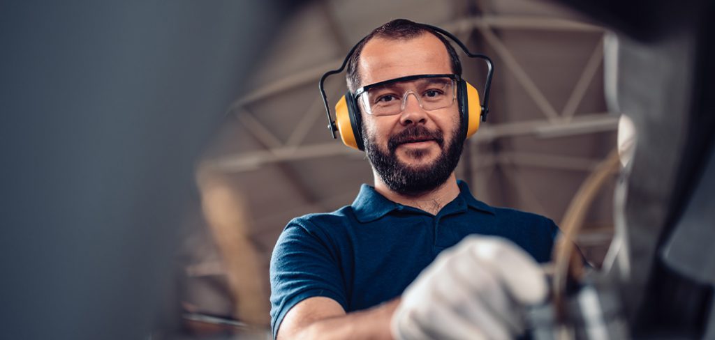 Warehouse employee who is supported by his company with TELACHAP